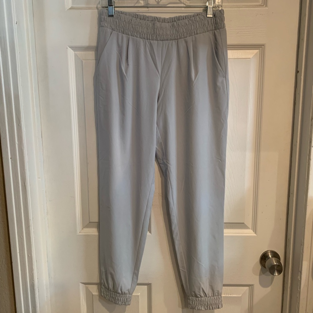 NWOT Athleta Joggers Light Gray sz 6